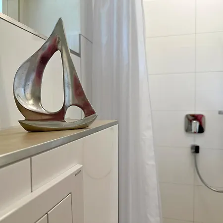 Endreihenhaus In Mit Badewanne Und Grossem Garten *
