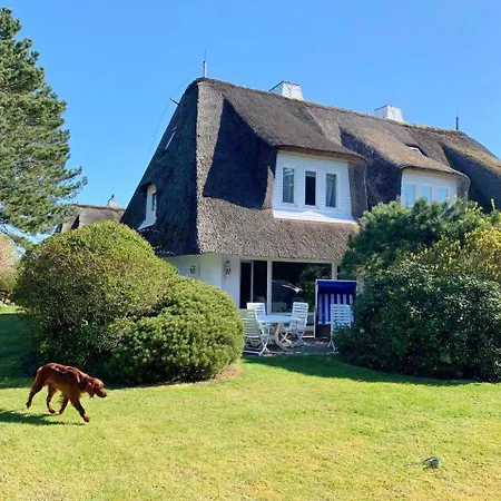 Endreihenhaus In Mit Badewanne Und Grossem Garten