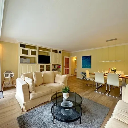 Endreihenhaus In Mit Badewanne Und Grossem Garten Tatil Evi