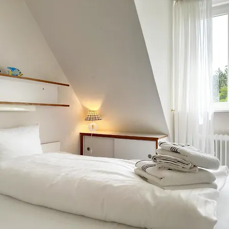 Endreihenhaus In Mit Badewanne Und Grossem Garten