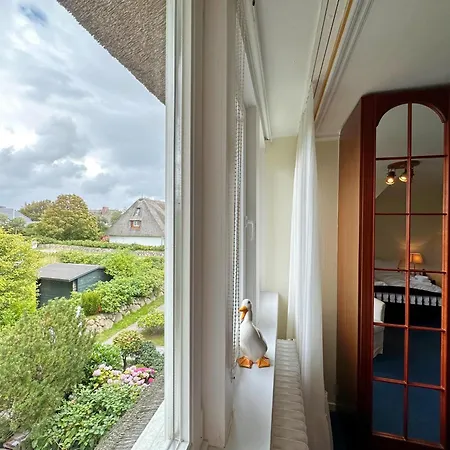 Endreihenhaus In Mit Badewanne Und Grossem Garten *