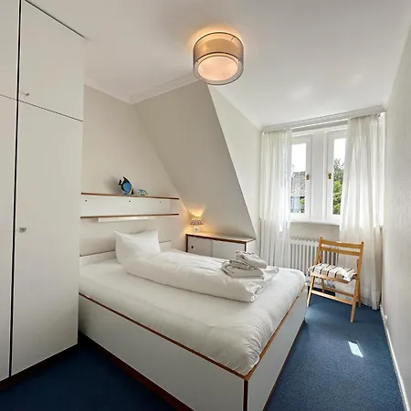 Endreihenhaus In Mit Badewanne Und Grossem Garten